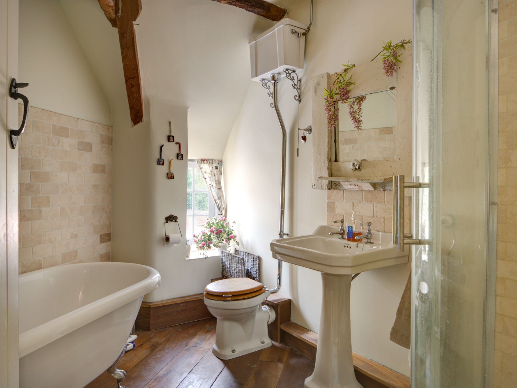 ramblers cottage bathroom 3
