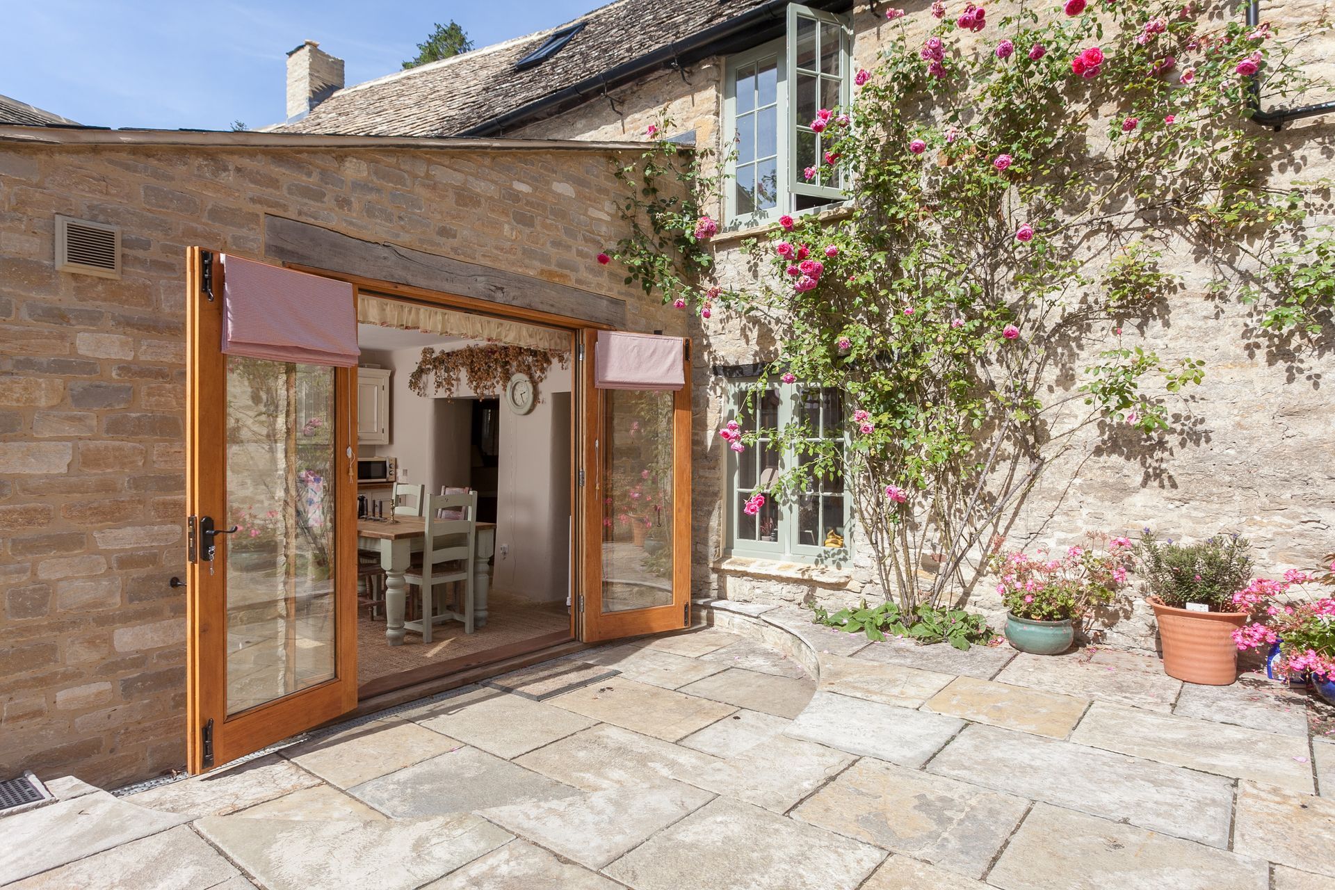 Ramblers cottage patio area