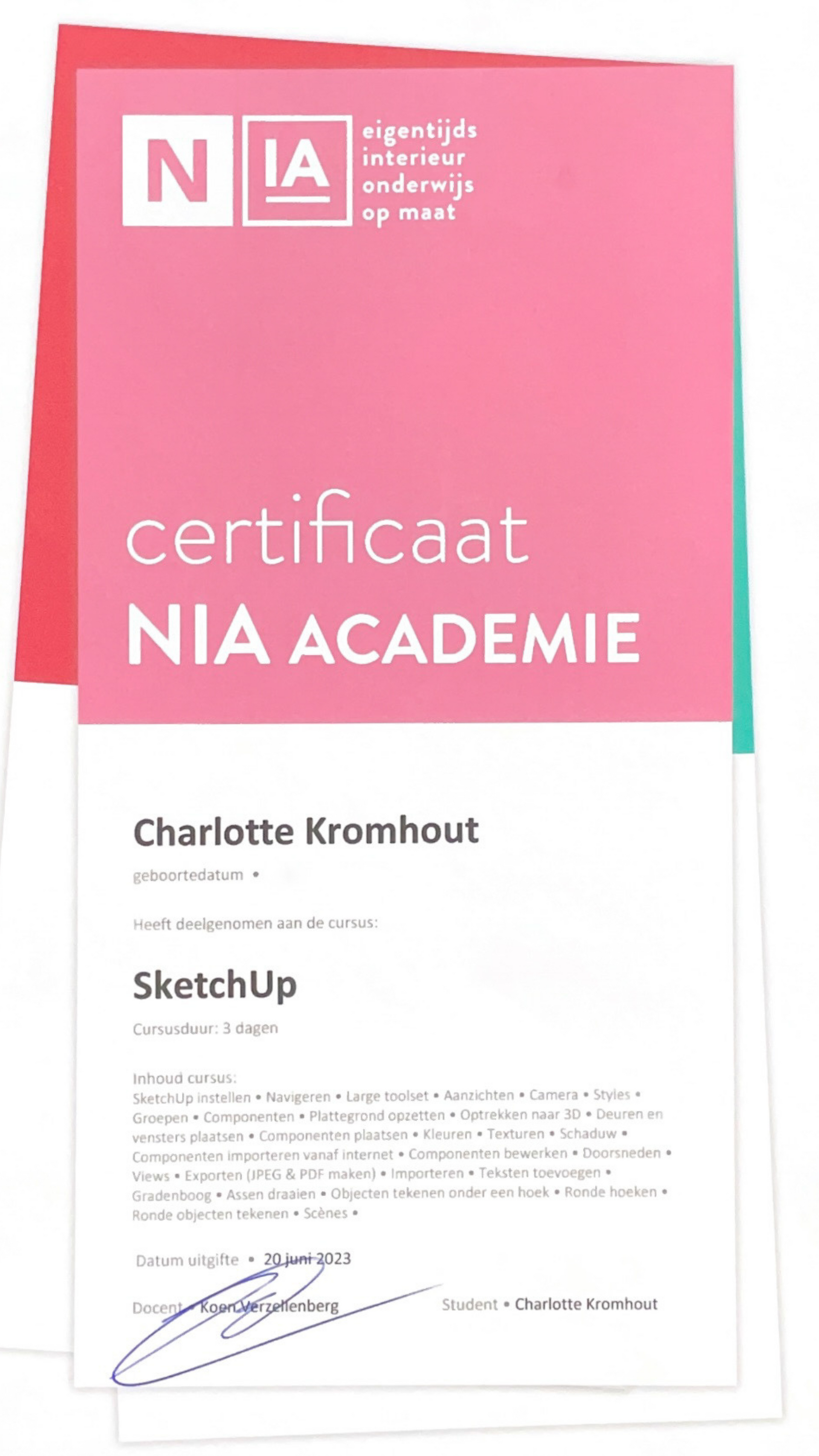 Een certificaat met de tekst Certificaat Nia Academie erop