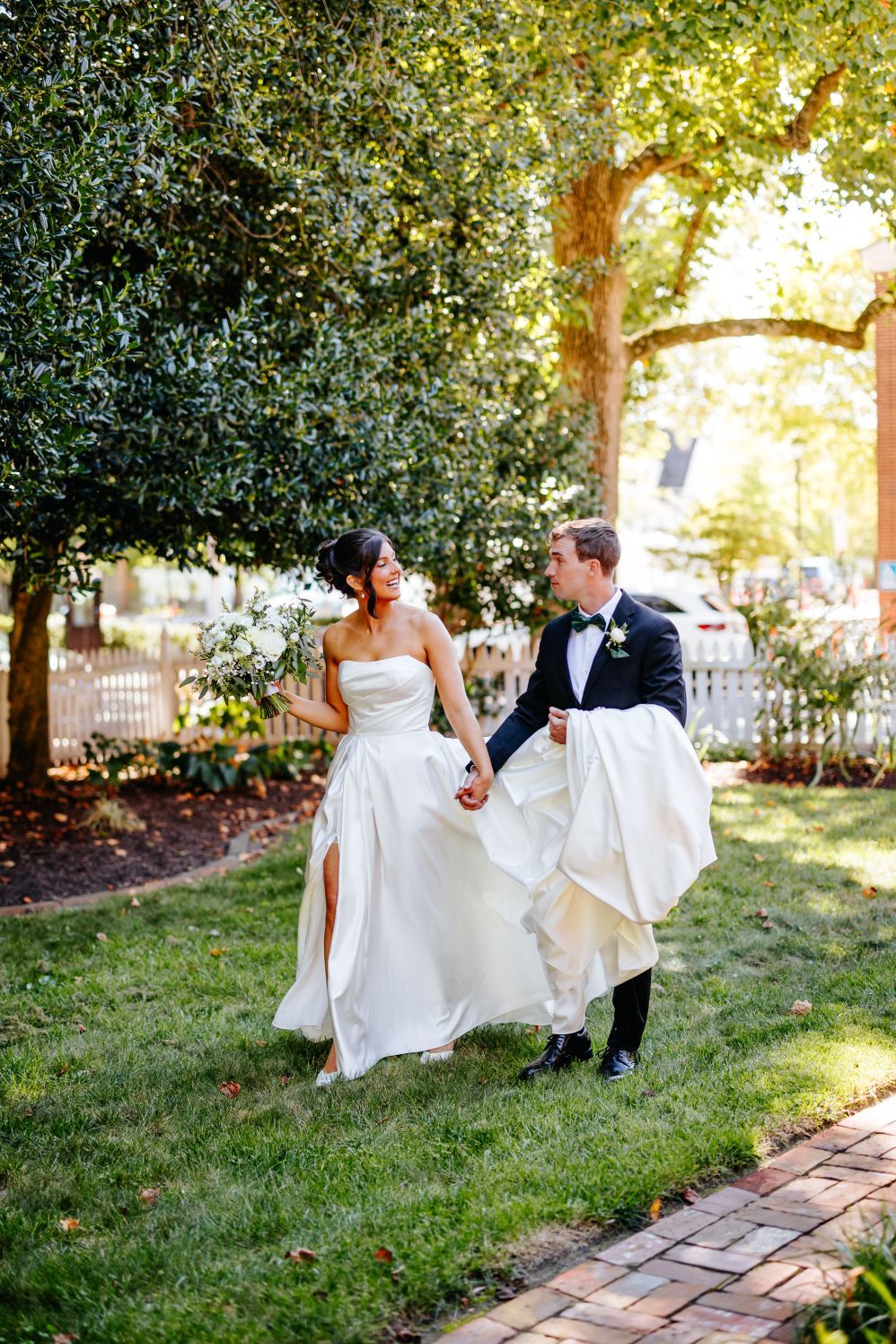 garden photo wedding couple