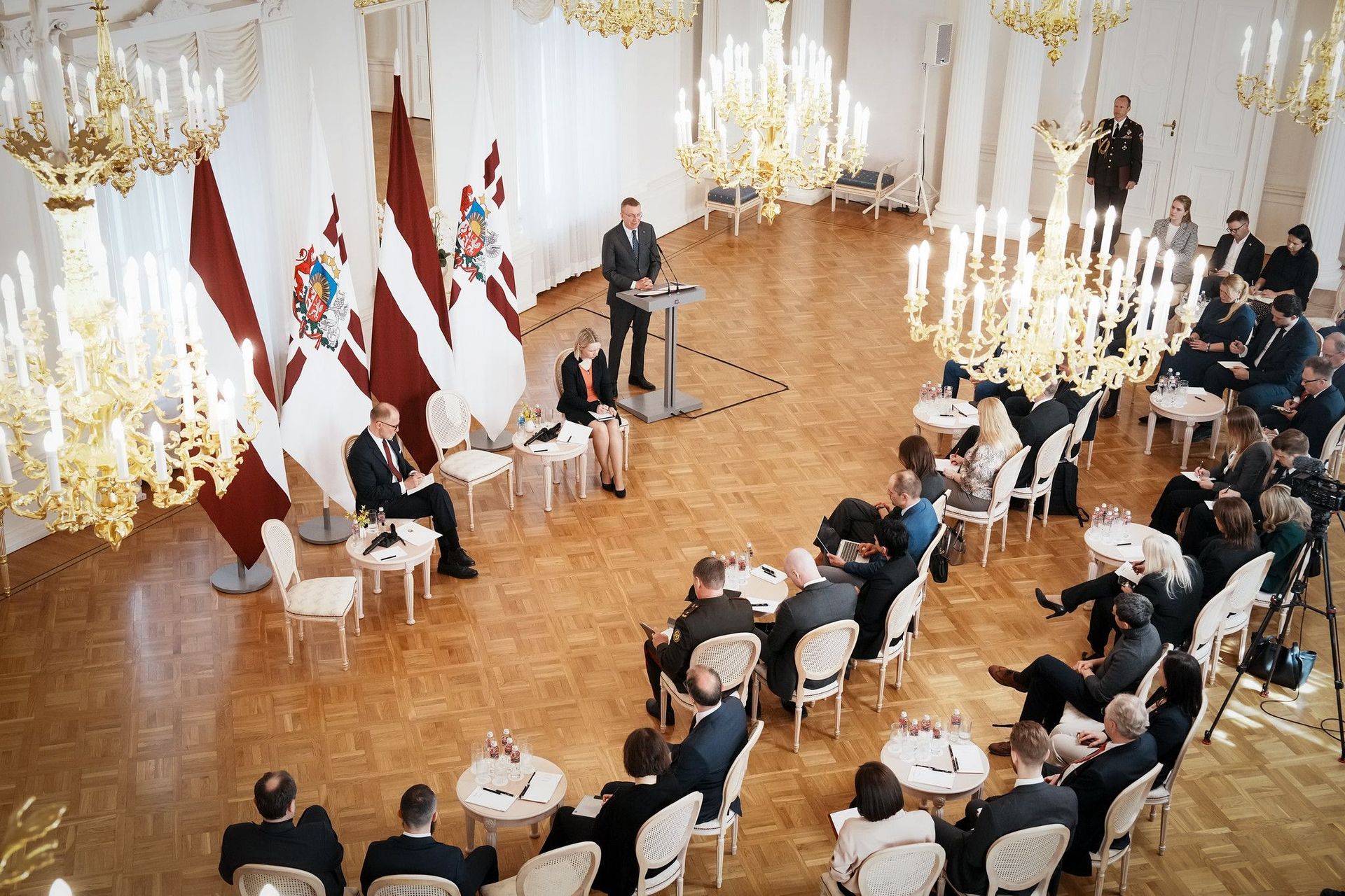 Valsts prezidenta organizētā diskusija par aizsardzības industrijas lomu 