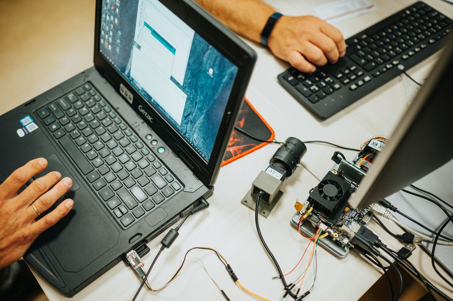 Elektroniskie sakari projektu vadība un kvalitātes standarti