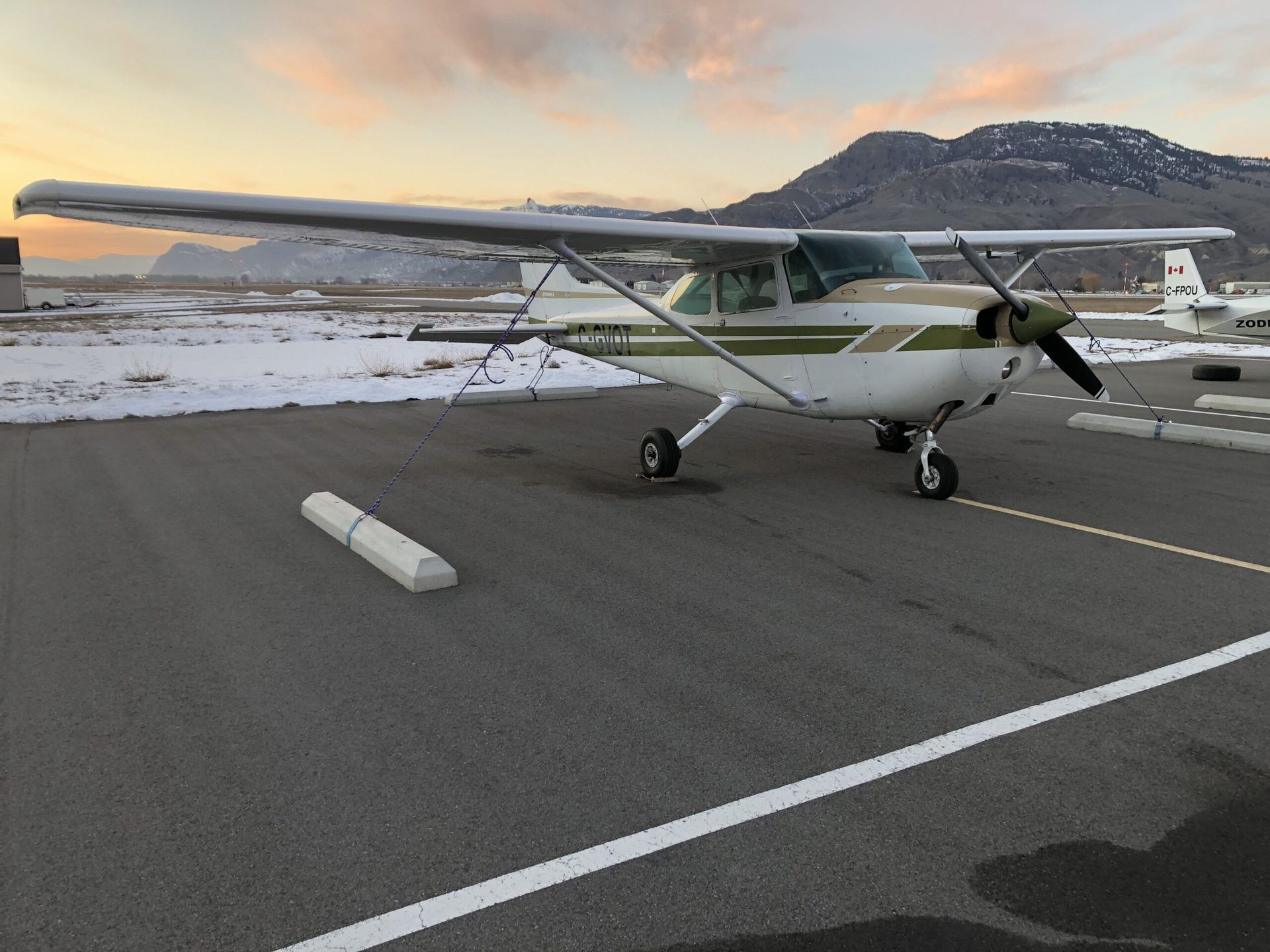 Piper Cherokee waiting for fuel