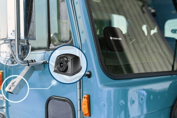 Blue garbage truck equipped with a SCAN~LINK system and VEILIG side-view camera