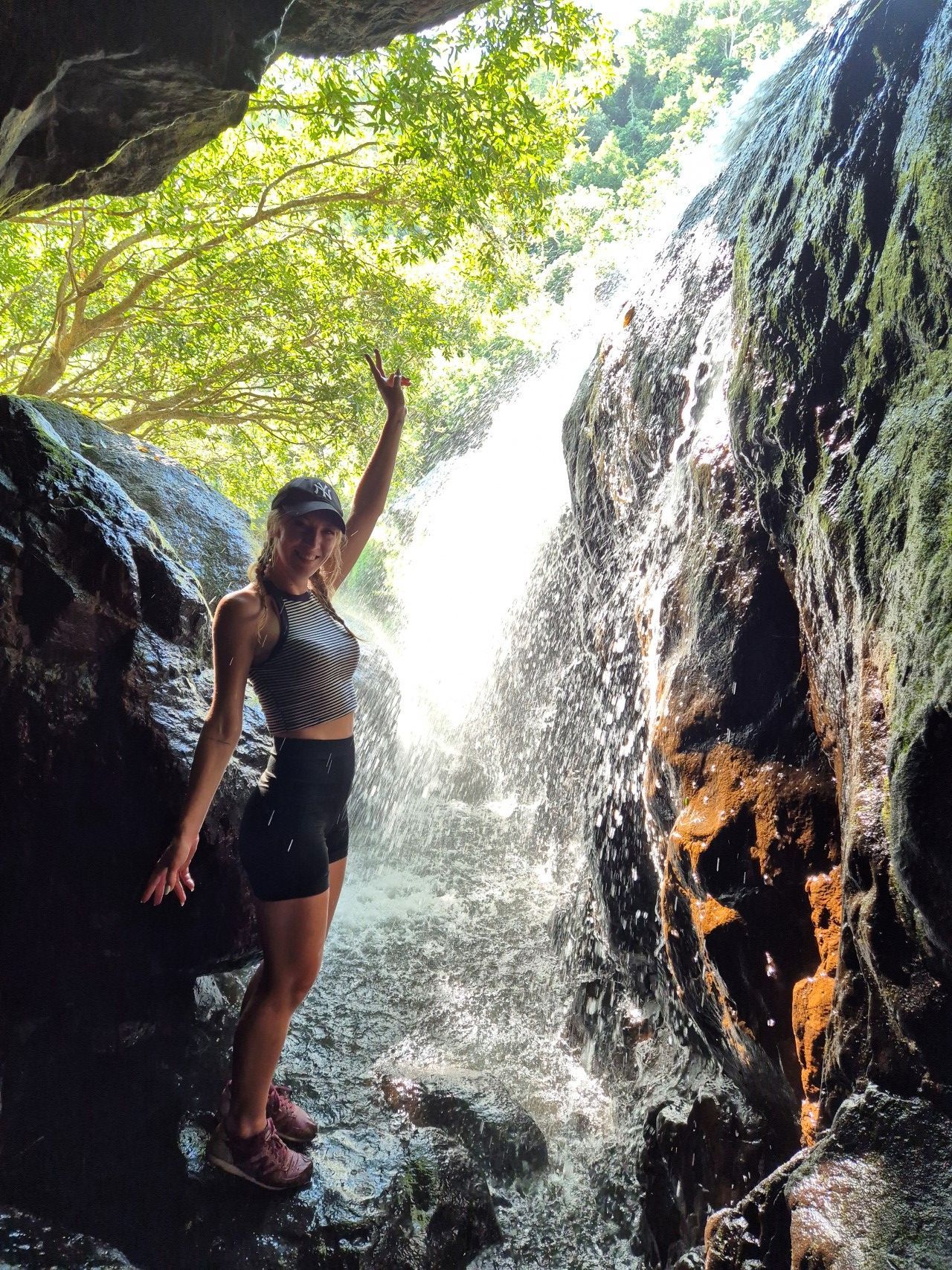 7 waterfalls cave