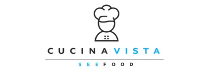 Logo di Cucinavista Seafood con icona di un cappello da chef e testo blu su sfondo bianco.
