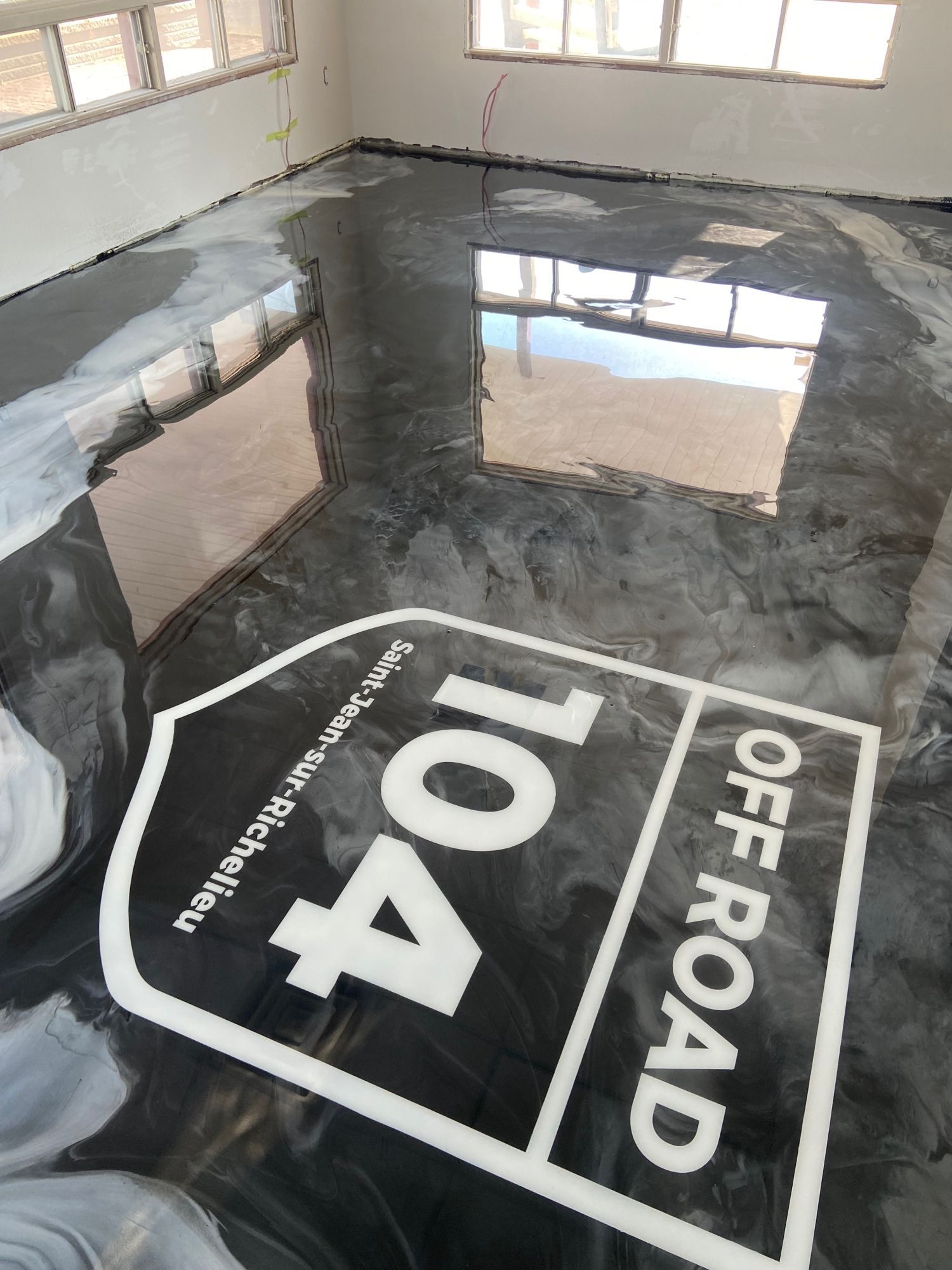 A sign on the floor that says off road 104
