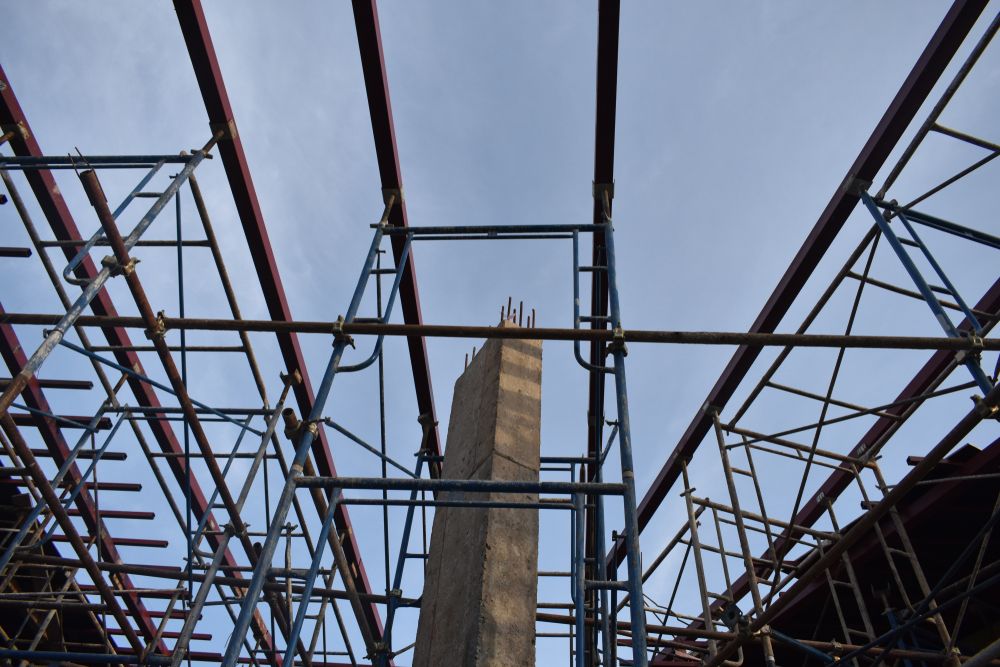 Looking Up at a Scaffolding Structure With a Chimney in the Background — Byron Bay Scaffold in Kinvara, NSW