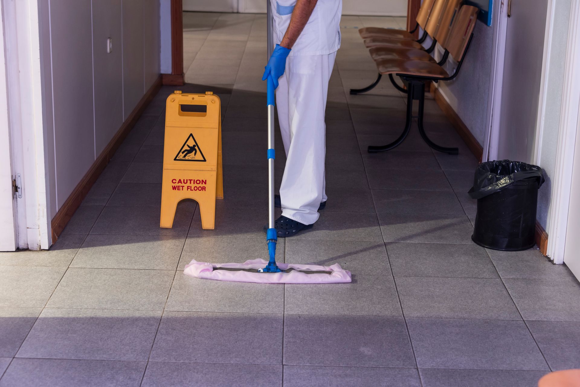 Gebäudereinigung
Reinigung
Hotelreinigung
Desinfektion
sauber machen
Winterdienst
Unterhaltsreinigung
Gartenarbeit