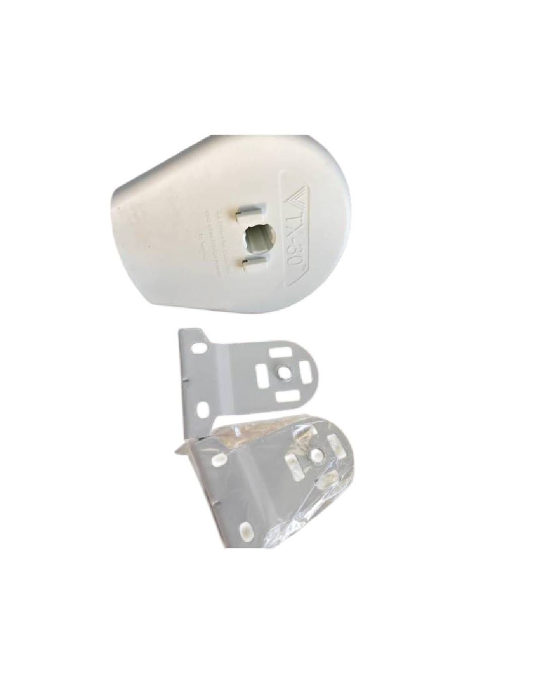 Dispositivo de plástico blanco con dos soportes de montaje de metal plateado sobre un fondo blanco liso.
