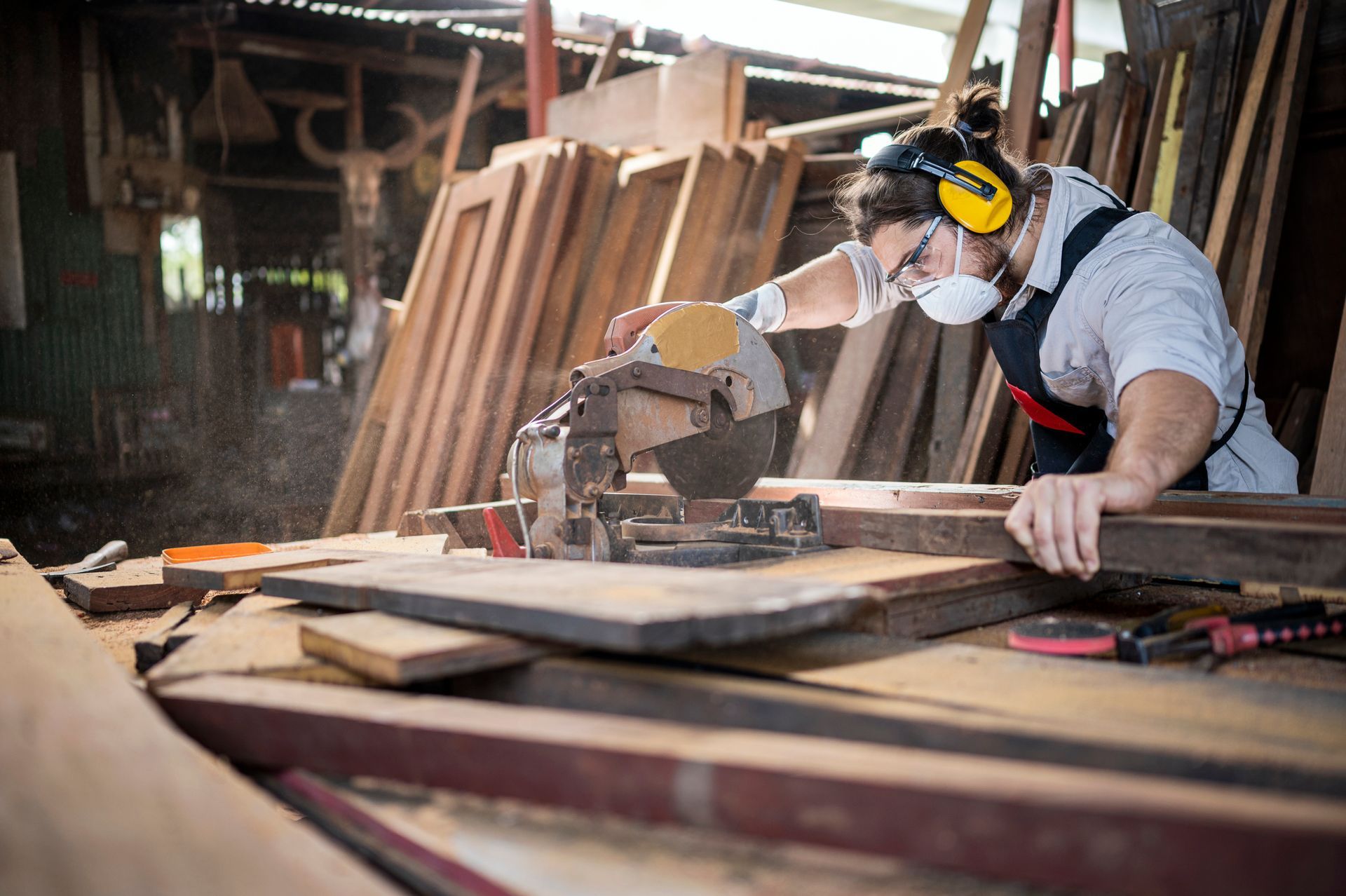 Carpenter Sawing Wood with a Circular Saw Power Tool | Vermont, Vic | Apollonio Carpentry