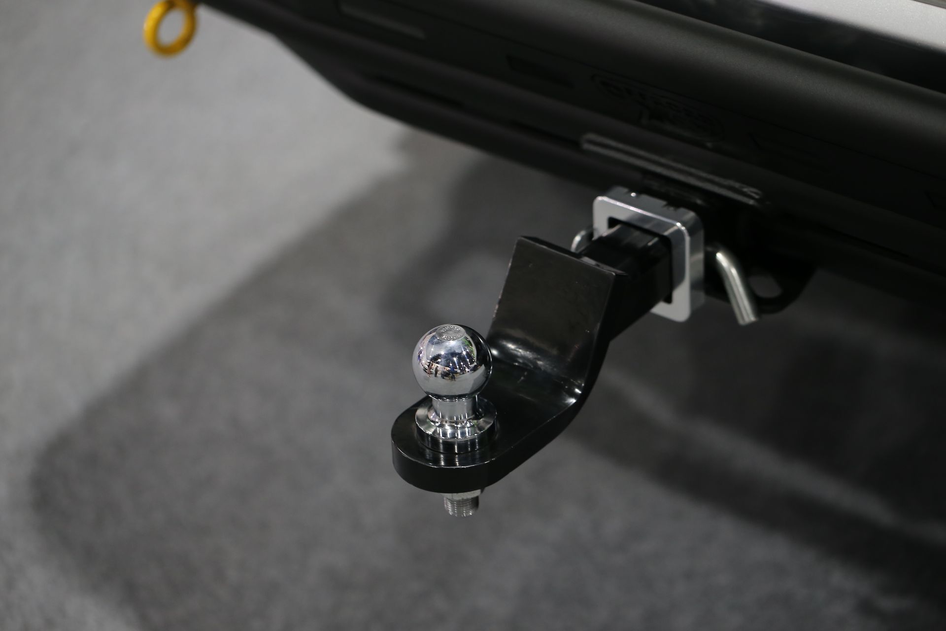 A close up of a trailer hitch on a car