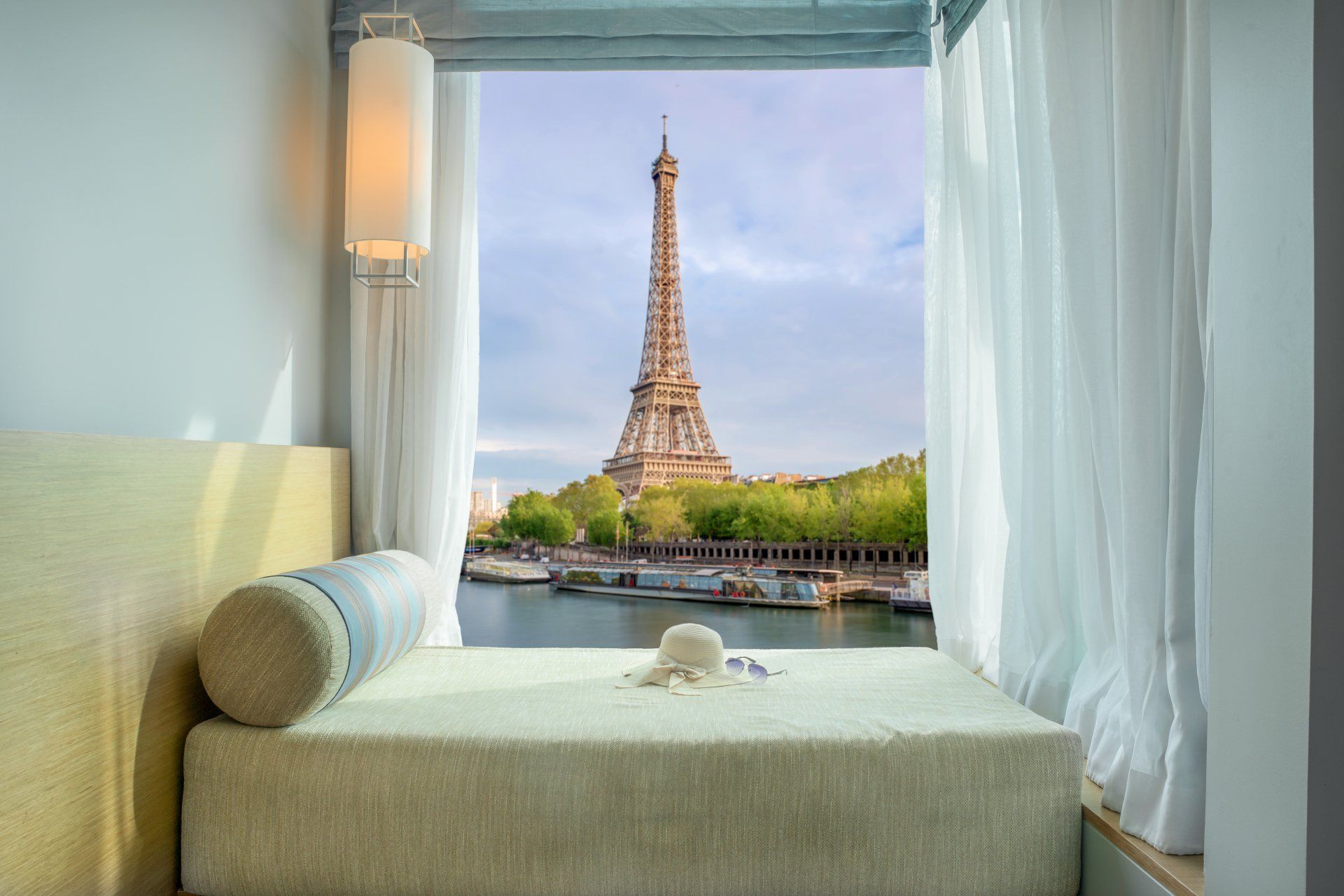Hotel in Paris with a view of Eiffel Tower