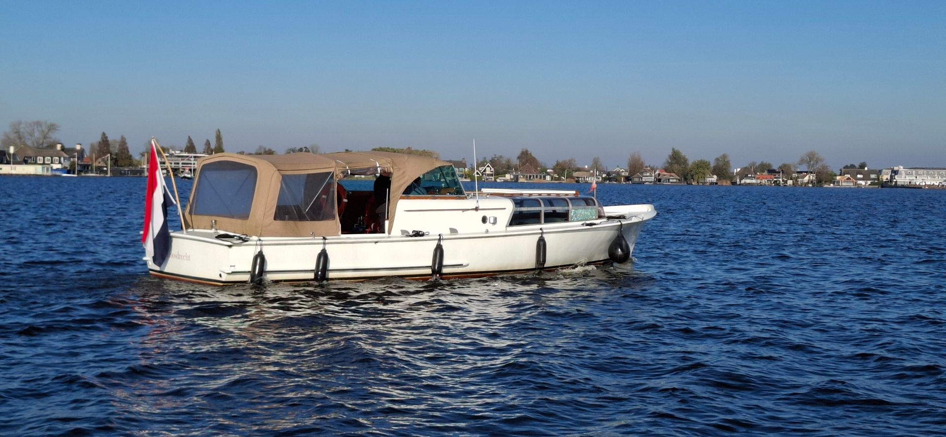 Mps Labora varend op de Loosdrechtse plassen.