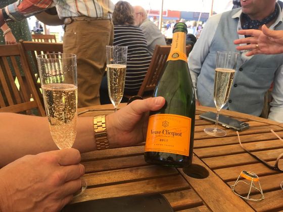 Catering aan de Vecht champagne op de vecht