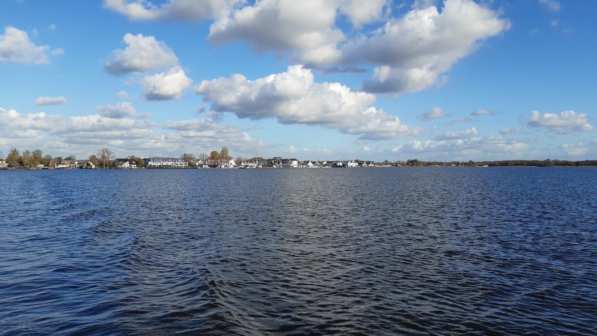 zicht op loosdrechtse plassen