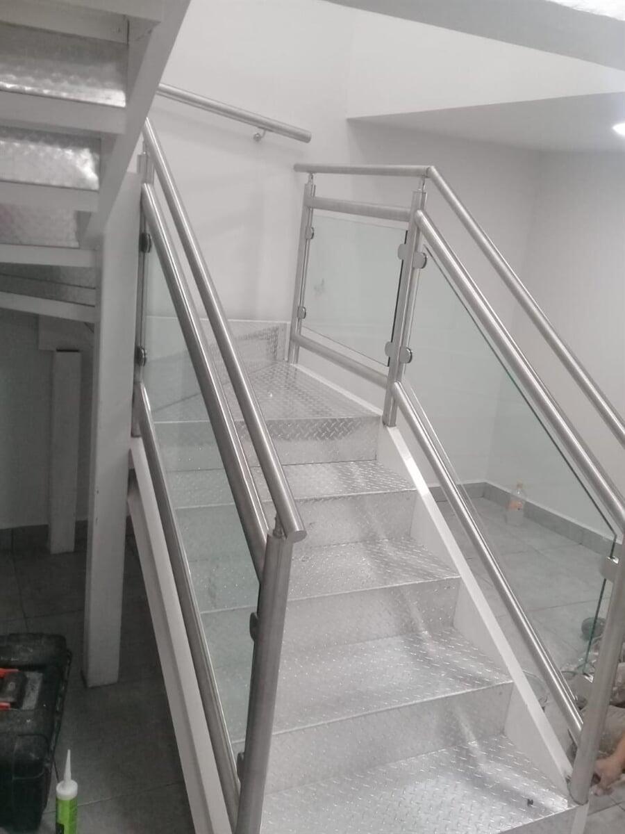 VIDRIOS Y ALUMINIO MEDINA - Para residencia barandal de vidrio templado
