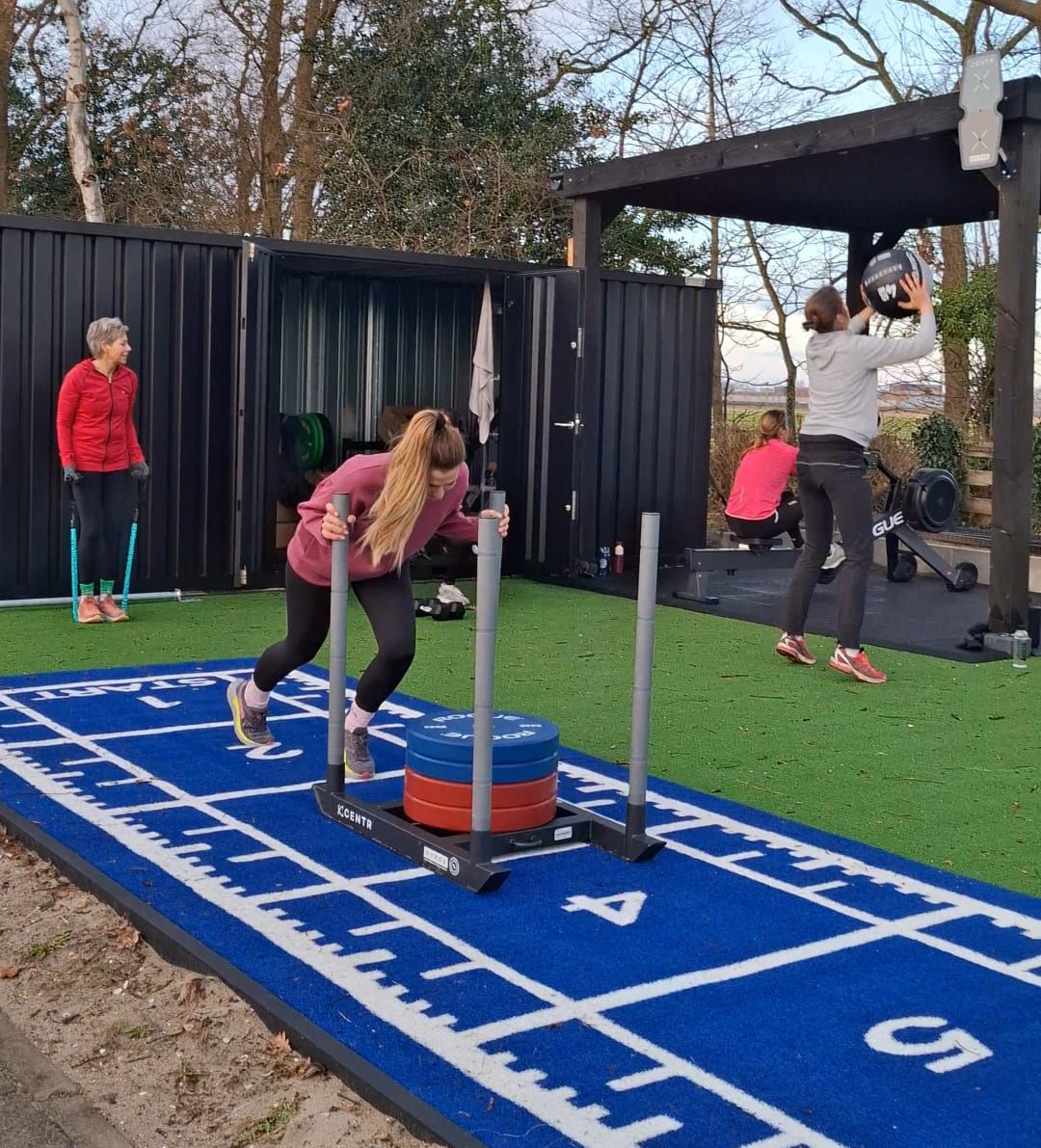 Groepsles Hyrox op Sportpark Overbos in Warmond