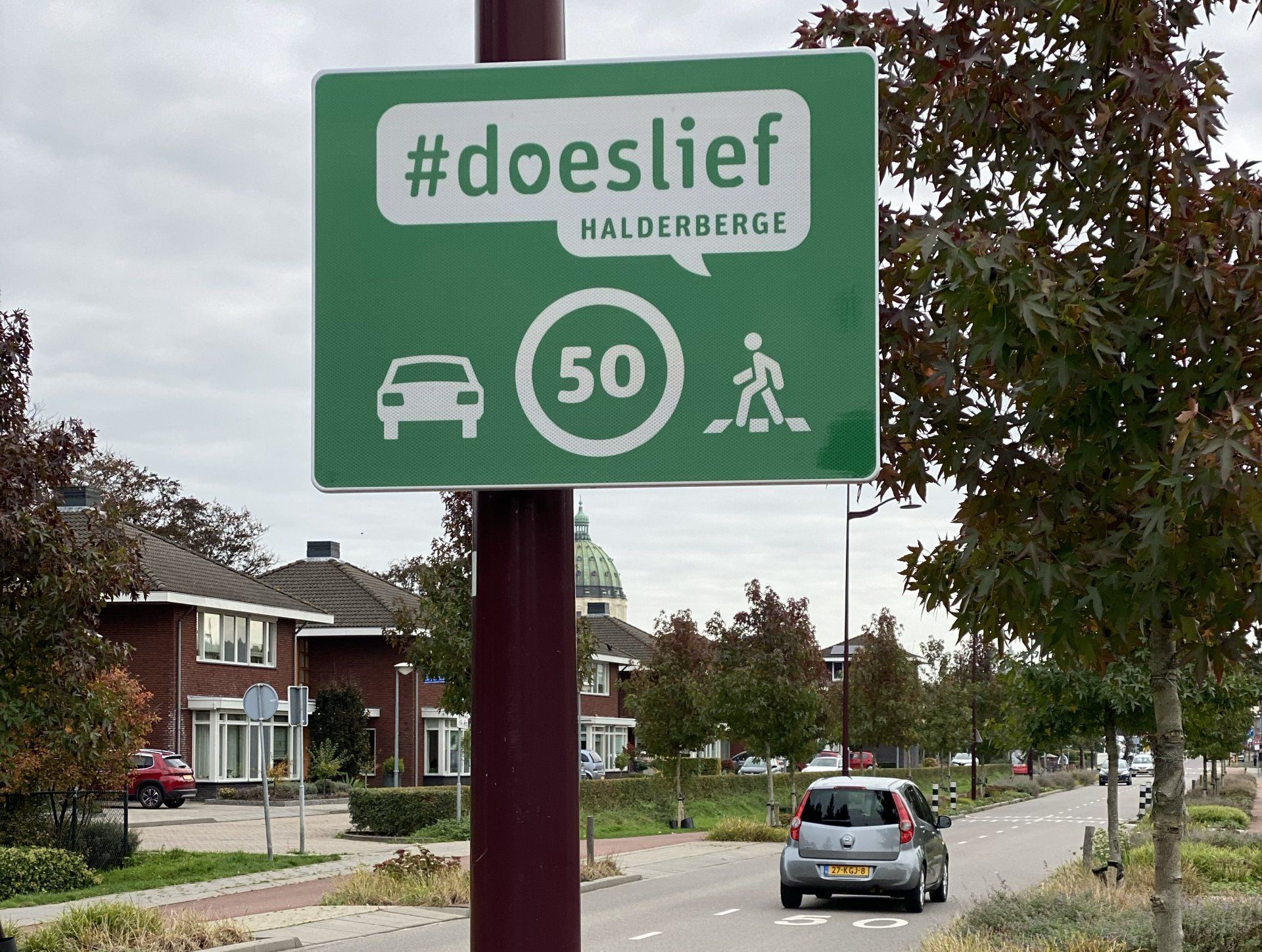Een groen bordje met de tekst #doeslief erop