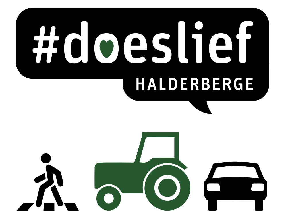Een man steekt een straat over naast een tractor en een auto.