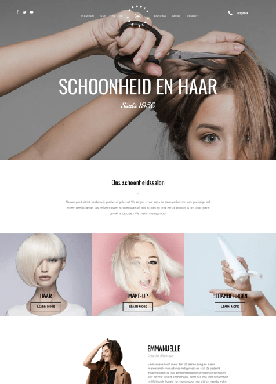 Een vrouw krijgt haar haar geknipt door een kapper