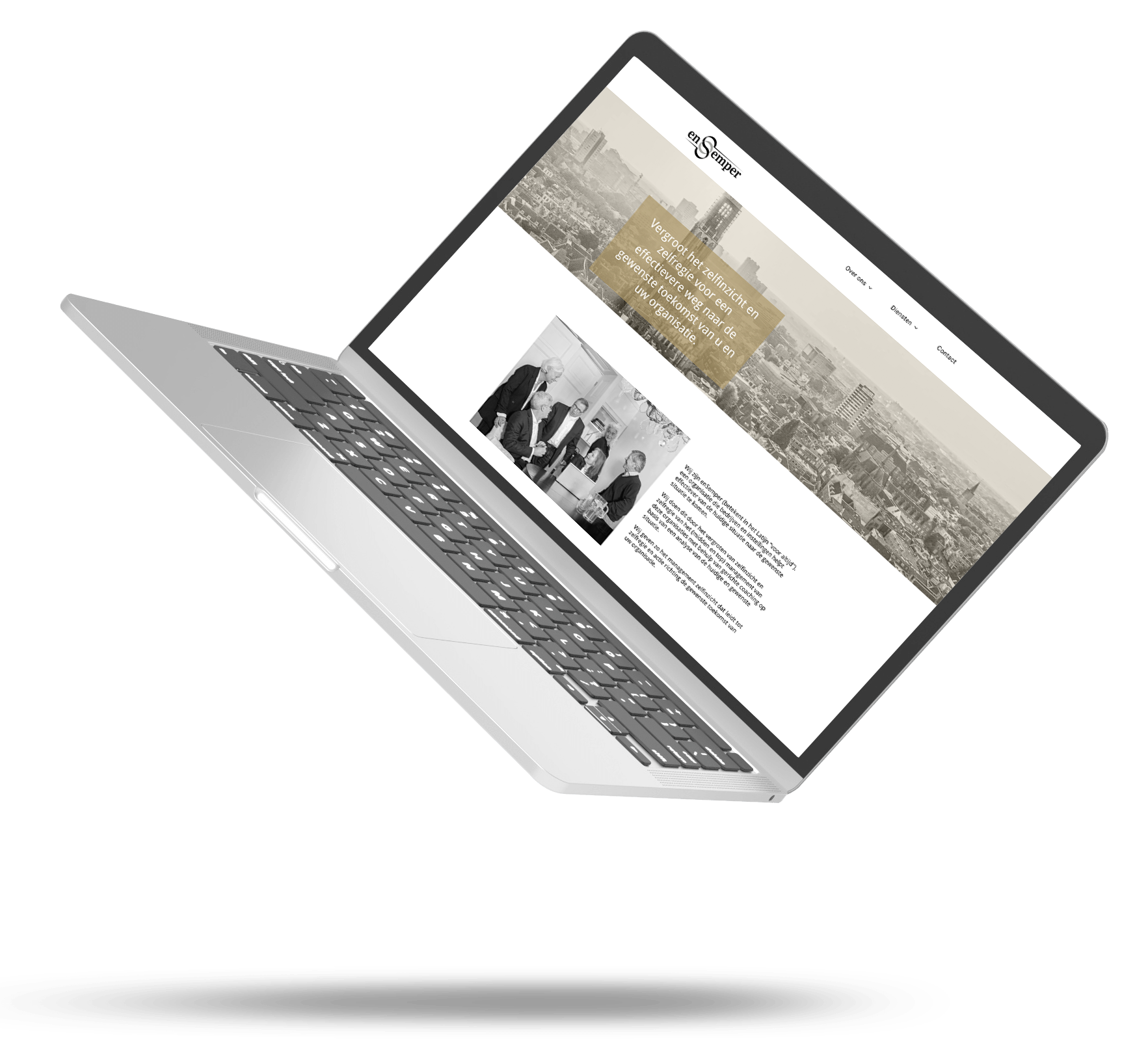 Een laptop met een website op het scherm zweeft in de lucht.