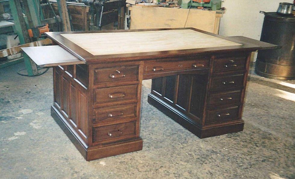 scrivania in legno