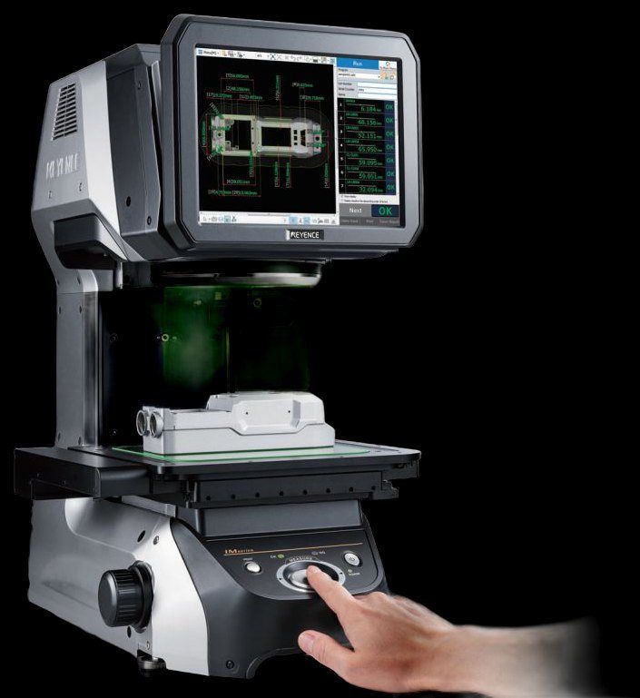 Keyence IM-7030T digital optical comparator