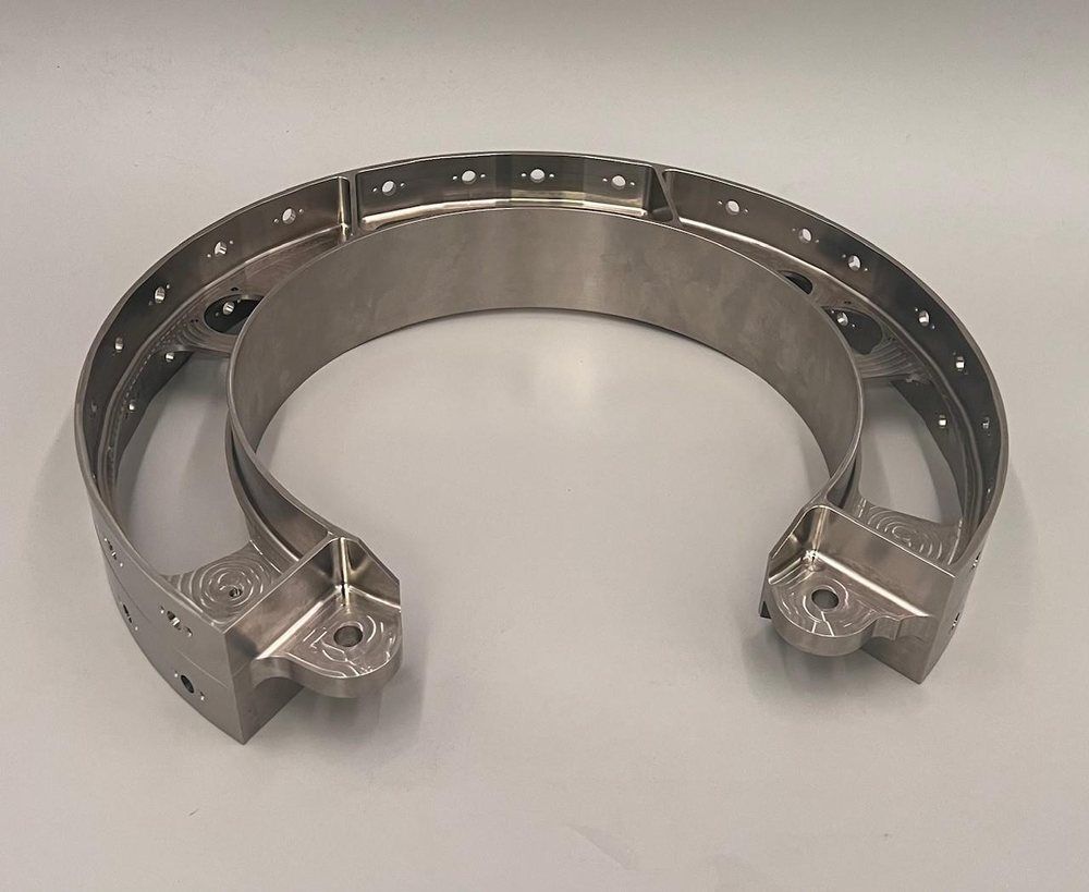 Split ring with mounting lugs