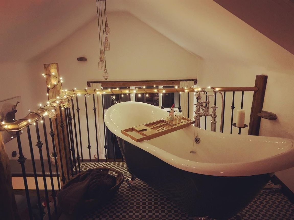 Frees standing bath