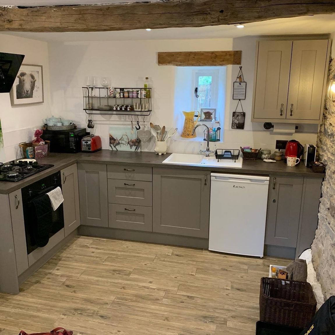 Fully fitted kitchen 