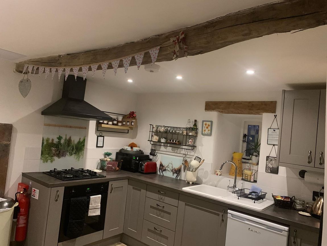Fully fitted kitchen