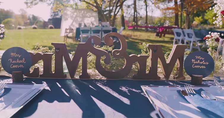 A wooden sign with the letters m and m on it