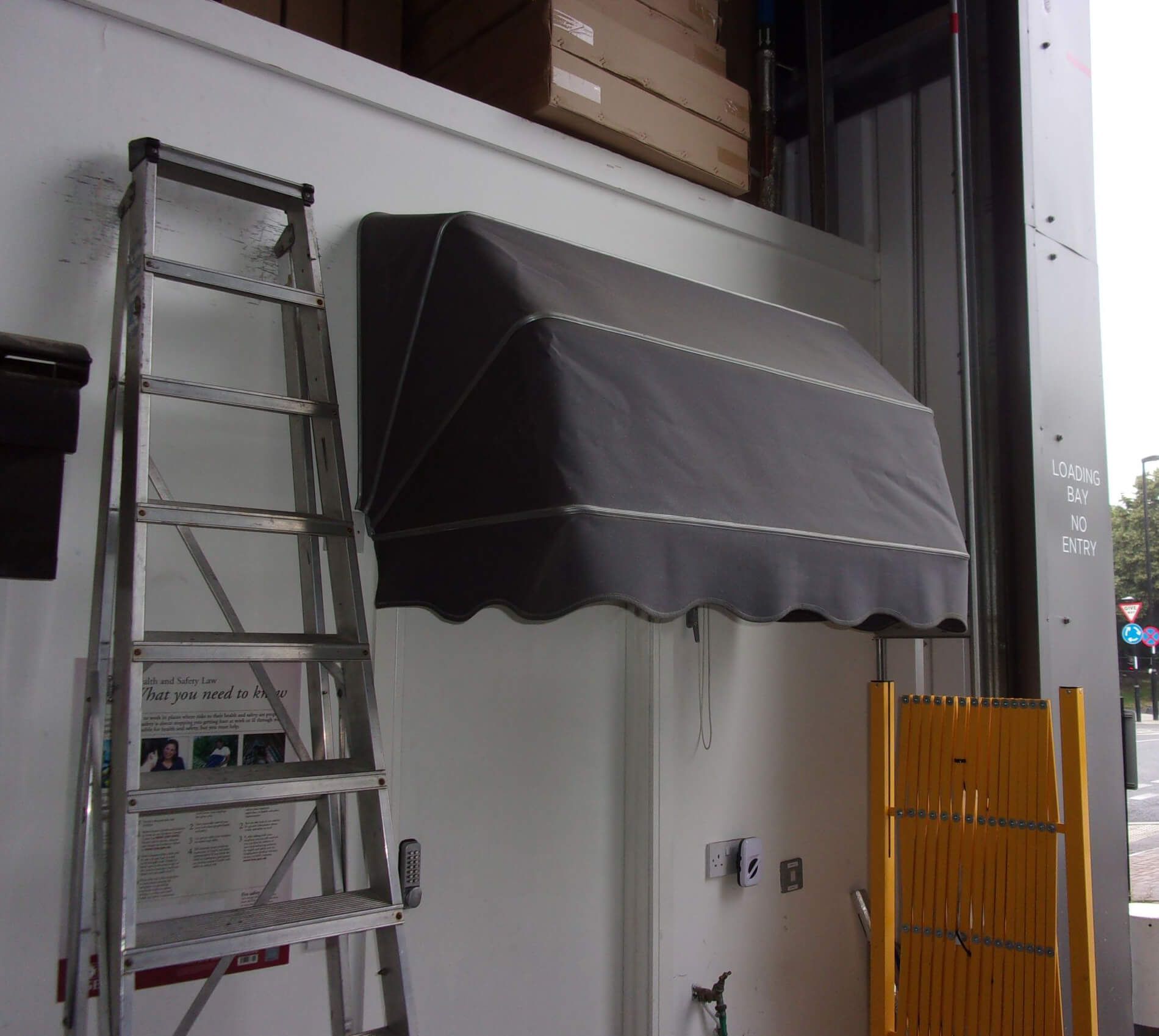 Awning Sign Installation and Maintenance - Tennessee Sign Comapny - Pro Awning Signage Installer In Knoxville TN