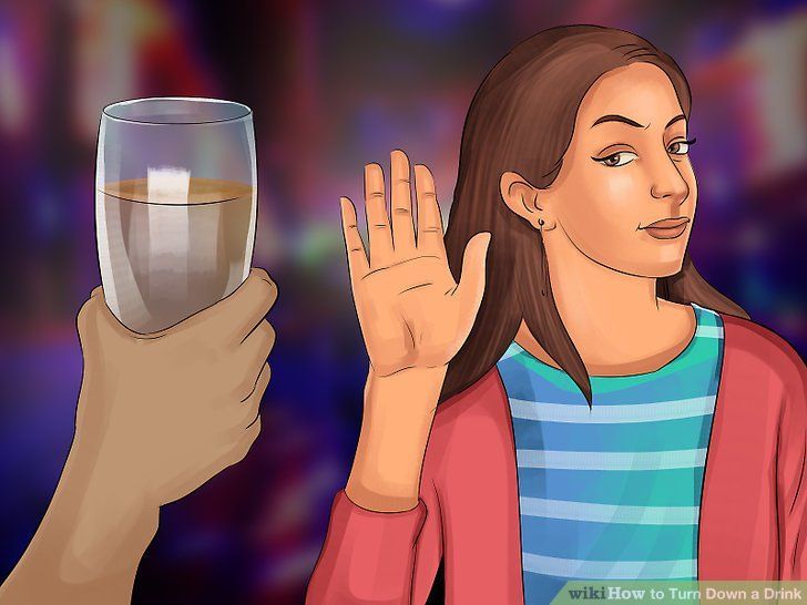 Een vrouw zegt nee als een glas wijn wordt aangeboden!