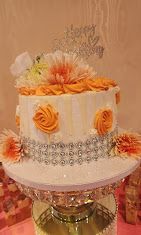 A cake is sitting on top of a cake stand on a table