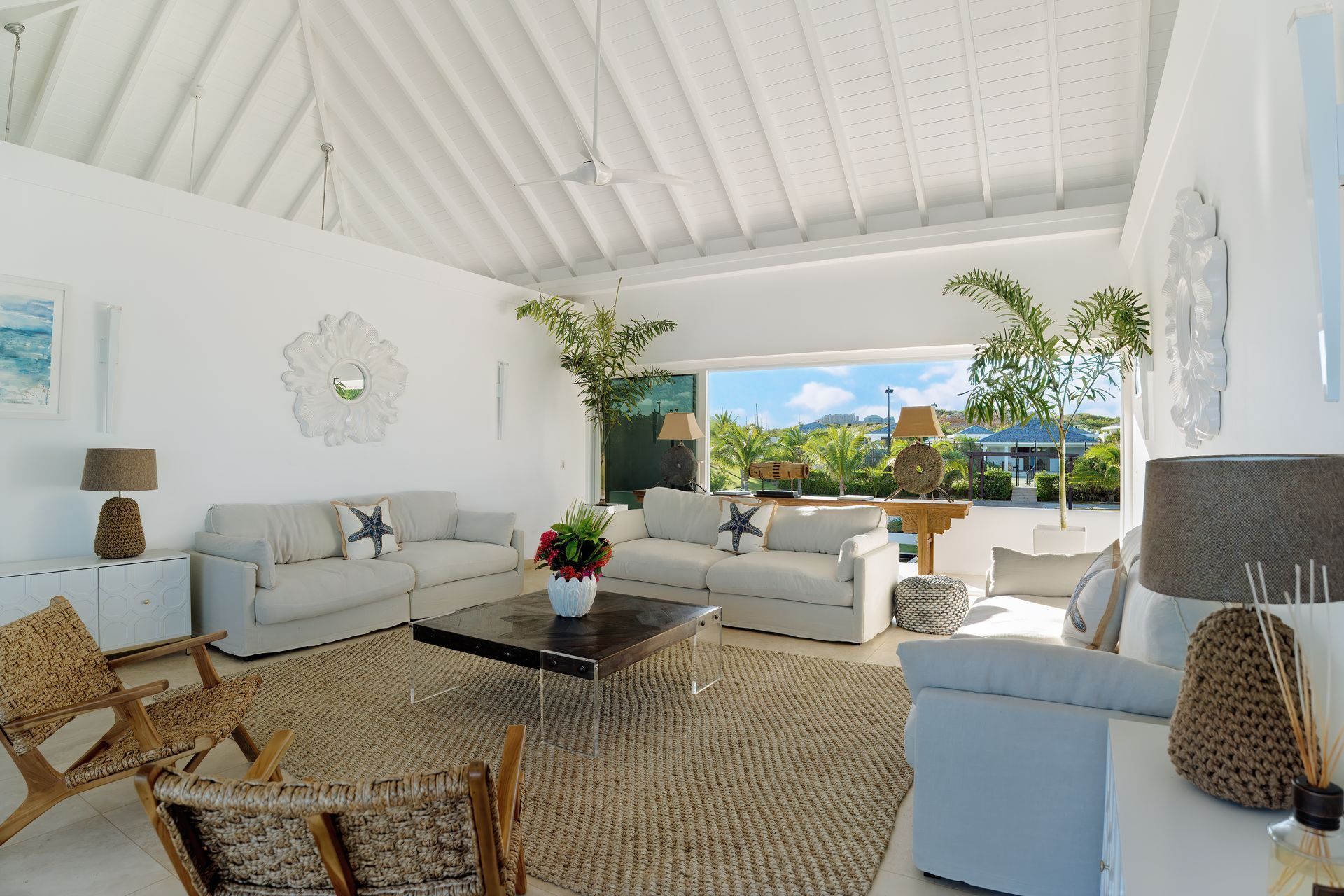 Le Bleu Villa Salon