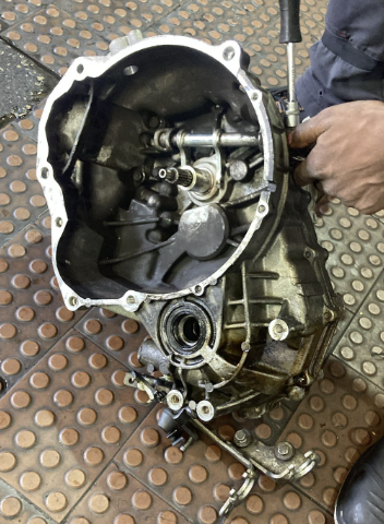 Imagem de motor em fundo branco