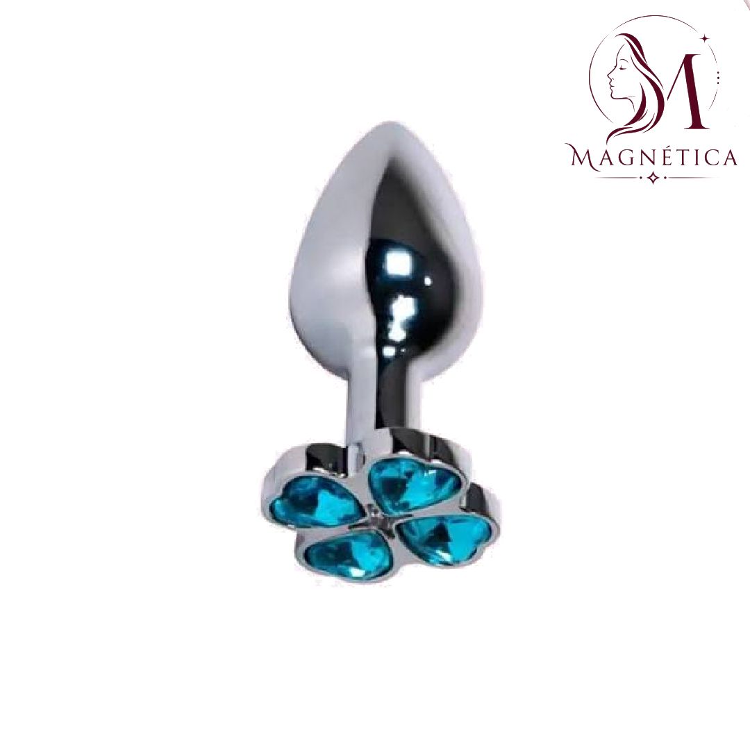 Pendiente de plata con forma de lágrima y pétalos de piedras preciosas azules.