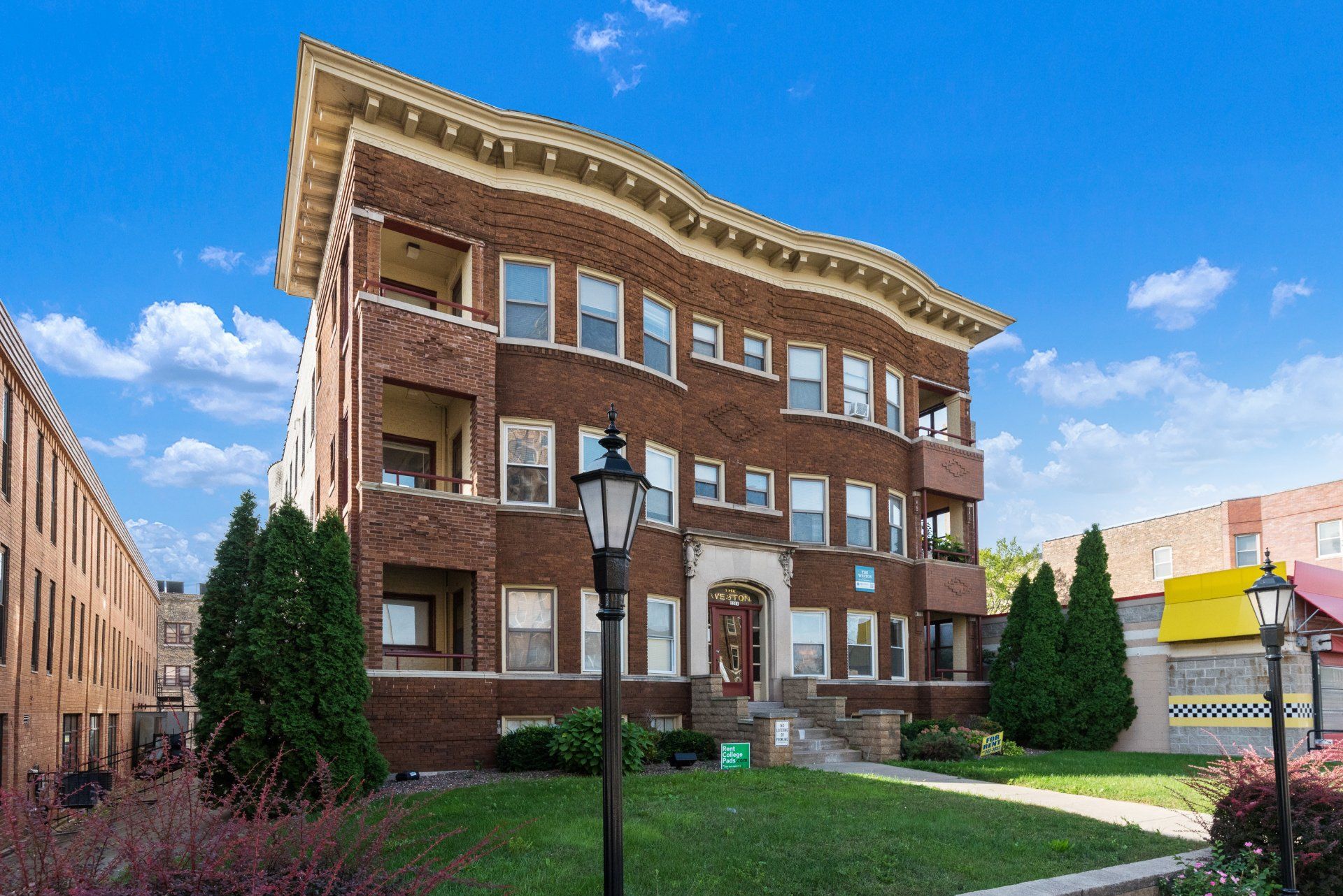 2311 W Wisconsin Ave