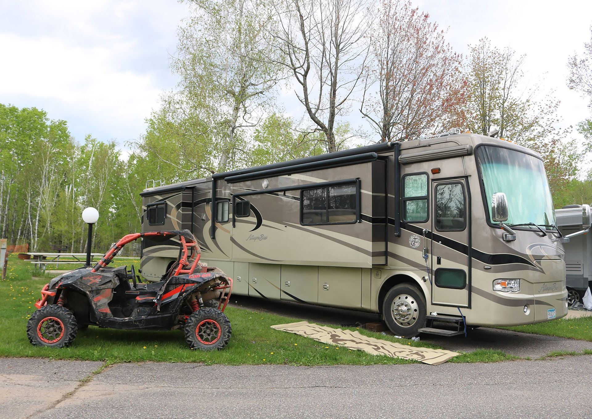 Recreational vehicles parked at the Trails Inn RV Campground.. An image of recreational vehicles parked at the Trails Inn Quadna Mountain RV Campground.