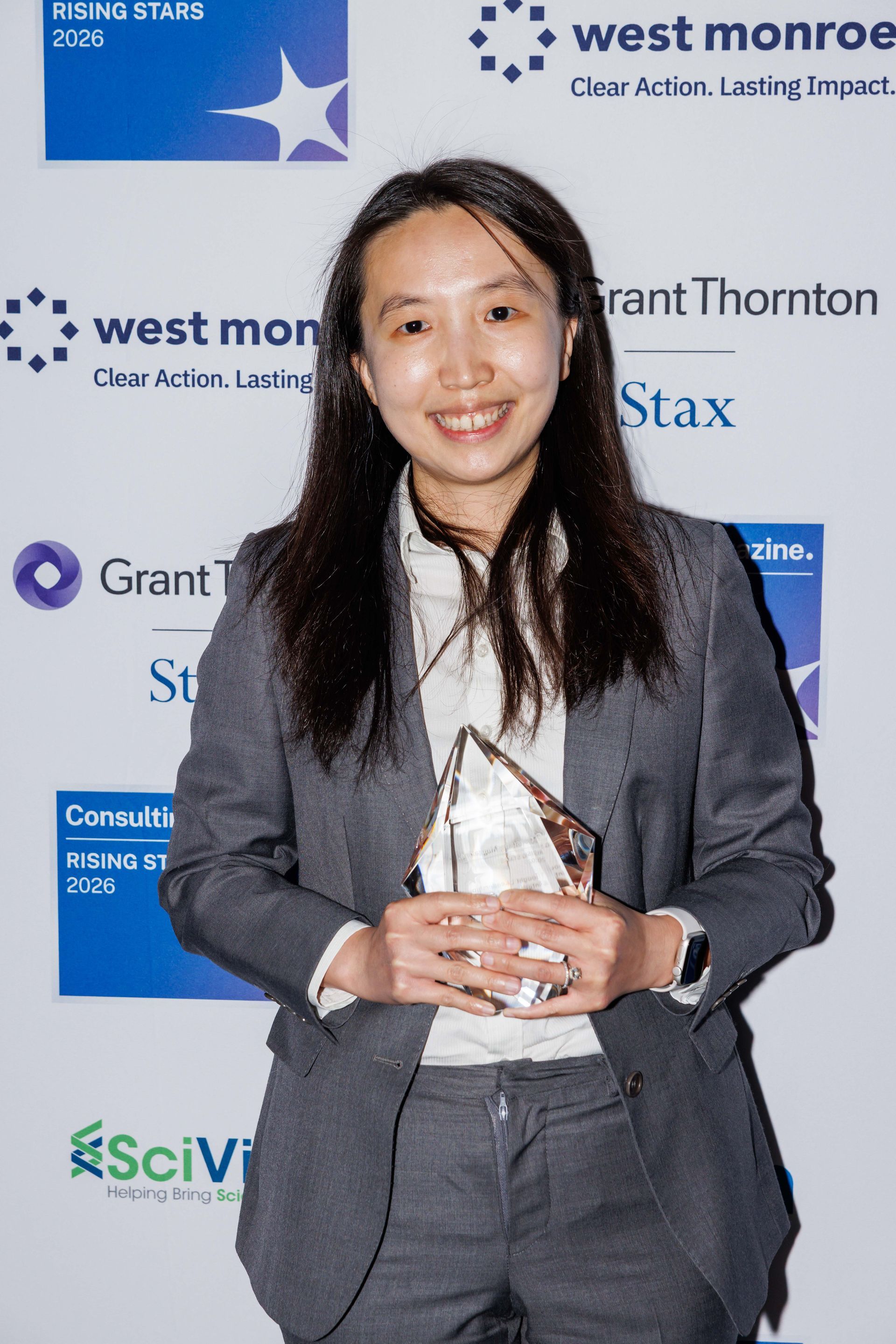 Yiwei Jiang receives her 2026 Rising Star Award from Consulting Magazine.