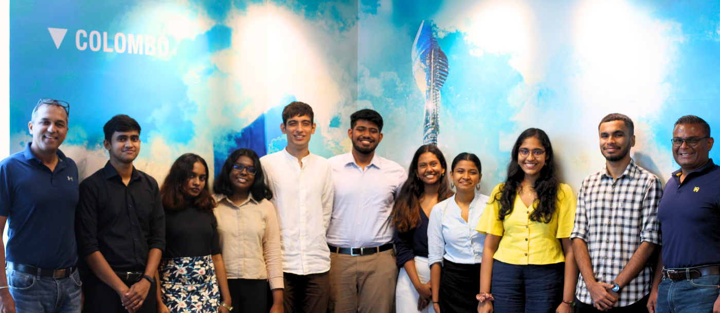 Stax Academy graduates stand with Managing Directors Ruwindhu Peiris and Kumudu Gunasekera.