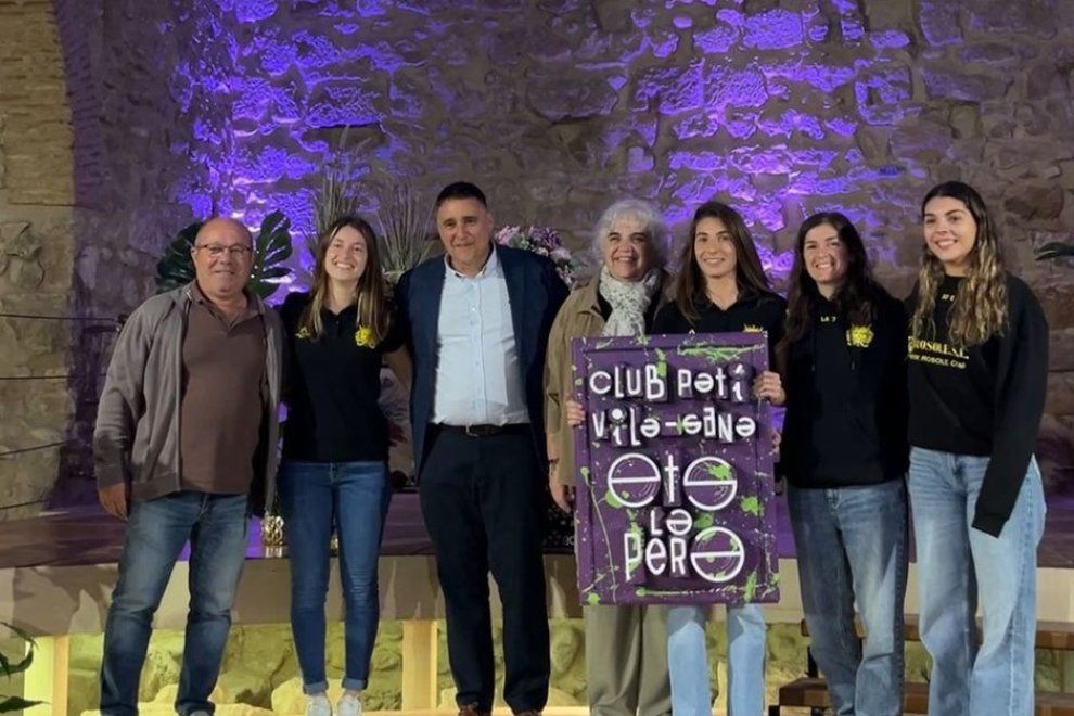 ‘Ets la Pera’ premia el Vila-sana. La DOP Pera de Lleida va premiar el Vila-sana amb la distinció ‘Ets la Pera’, en un acte que va tenir lloc dijous passat a la nit a Térmens. - CLATA LIÁÑEZ