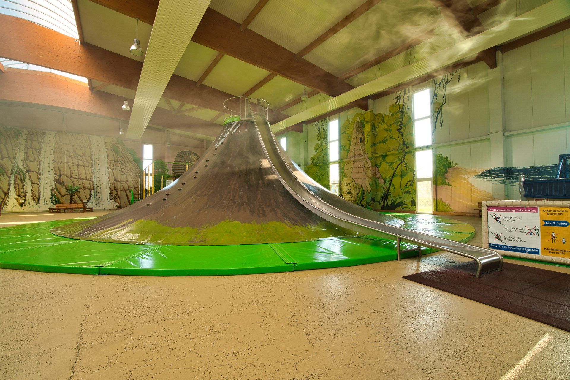 Indoorspielpark Mumpitz Klettervulkan