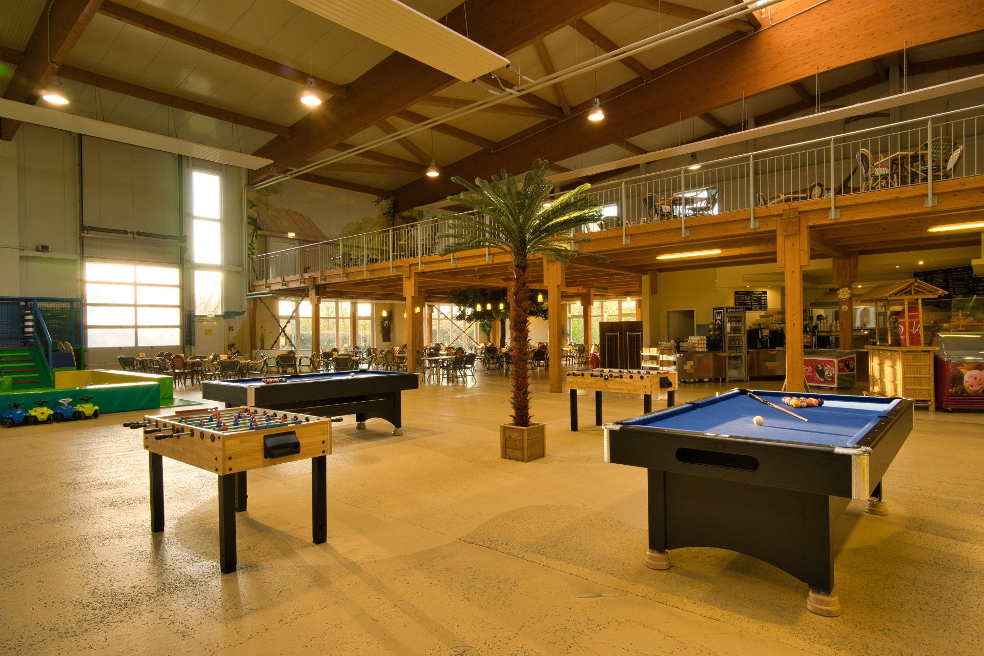 Indoorspielplatz Mumpitz Wismar Billardtische