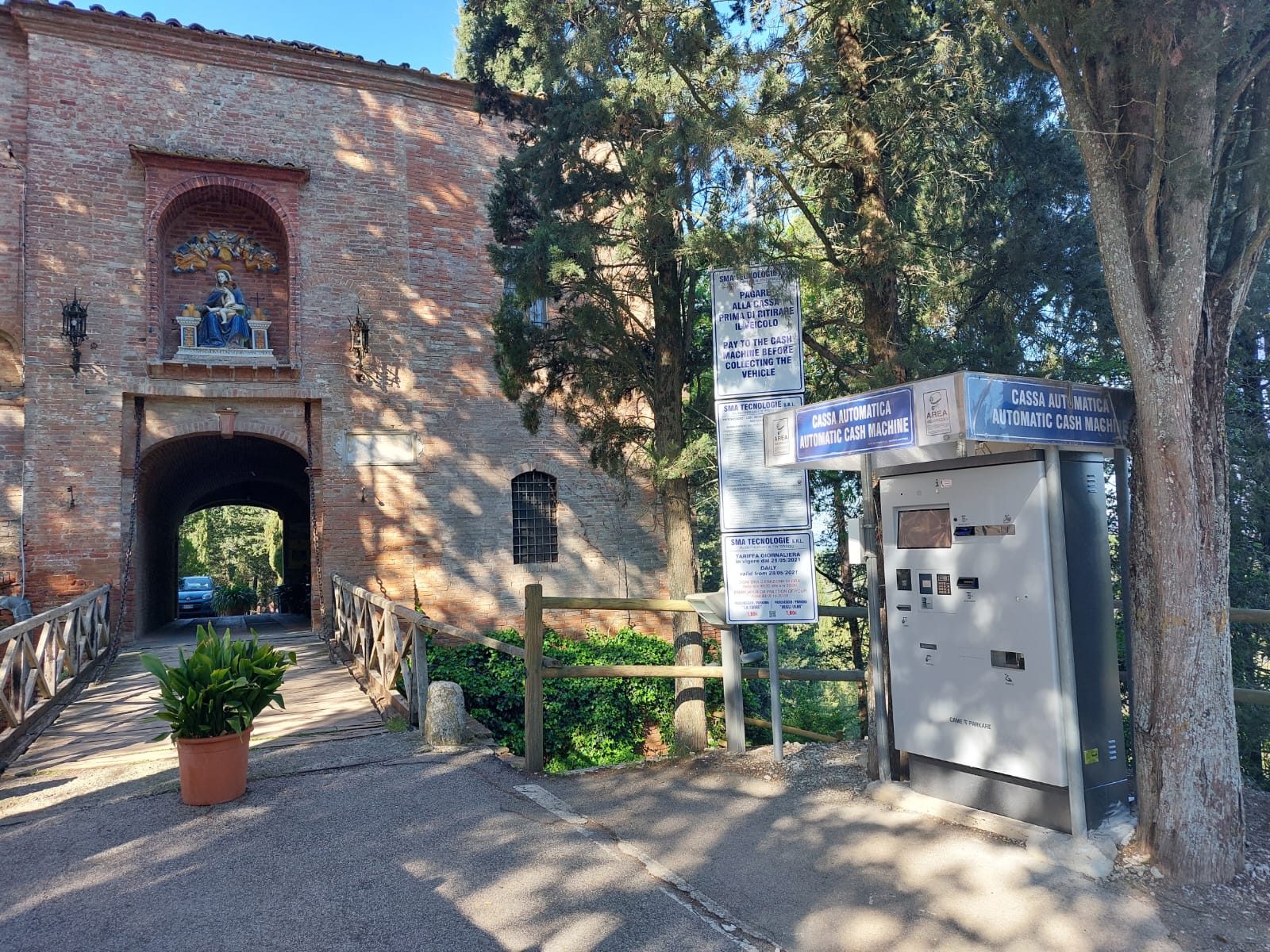 parcheggio asciano