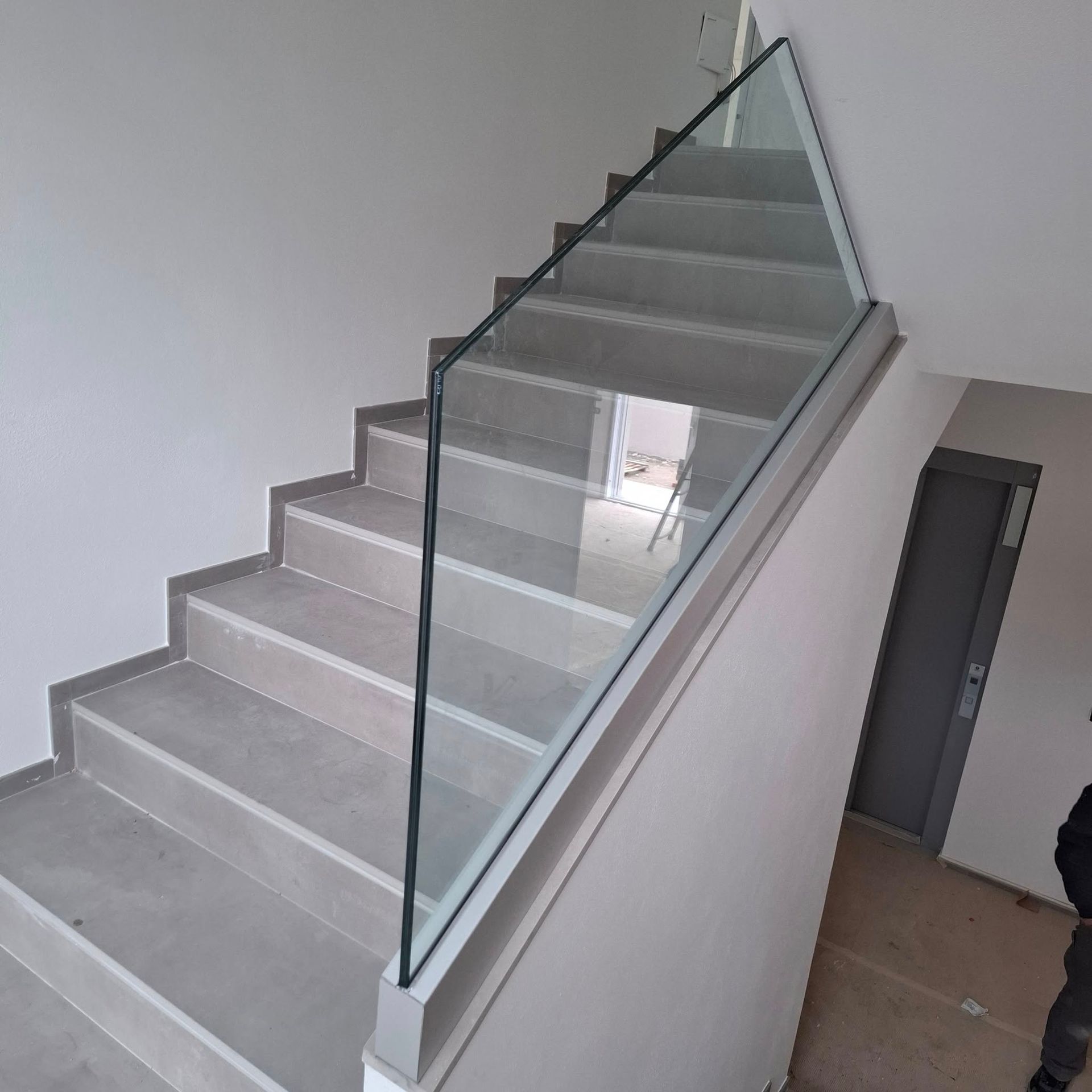 scala con corrimano in vetro