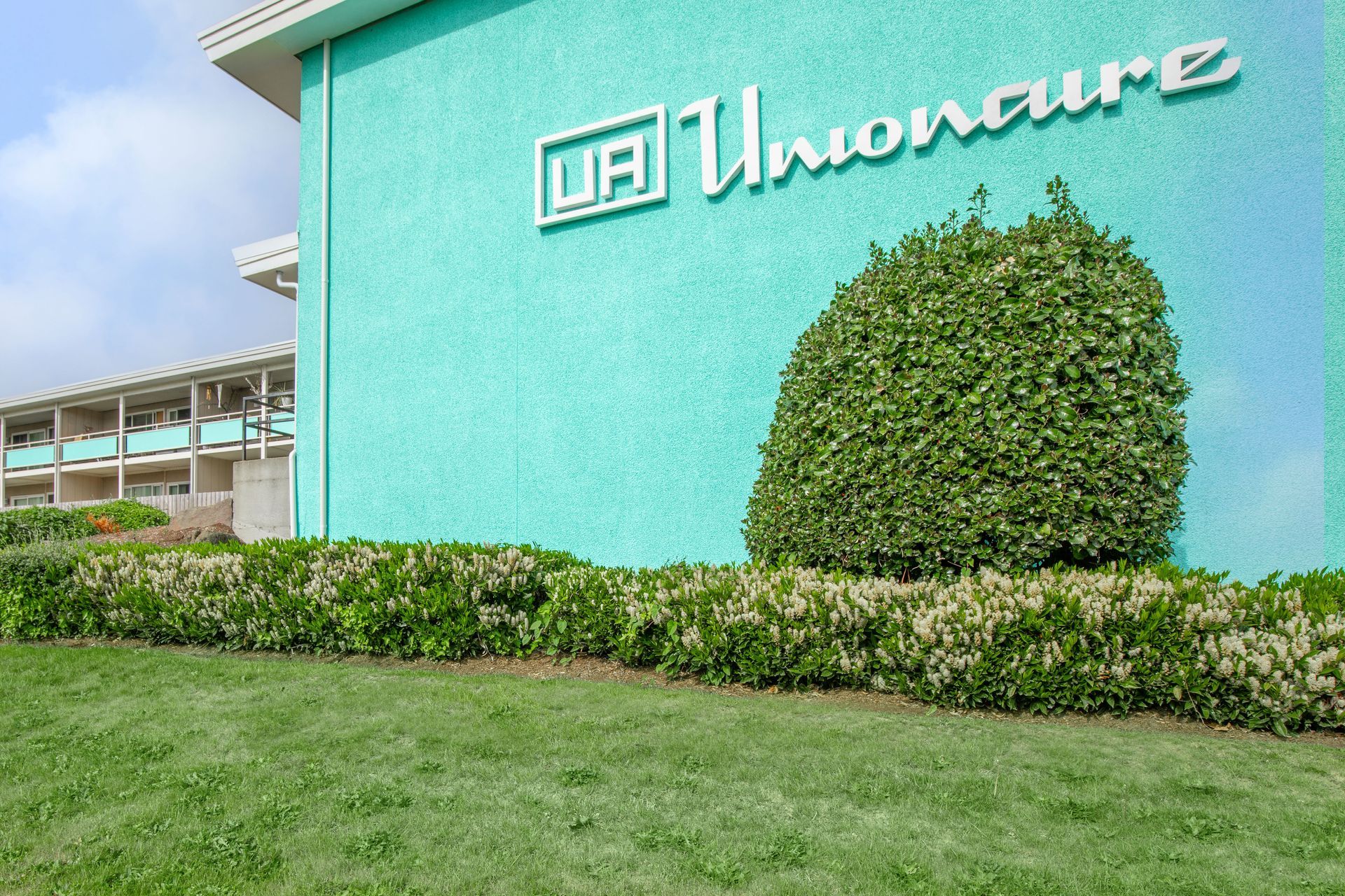 A blue building with the word unionaire on it