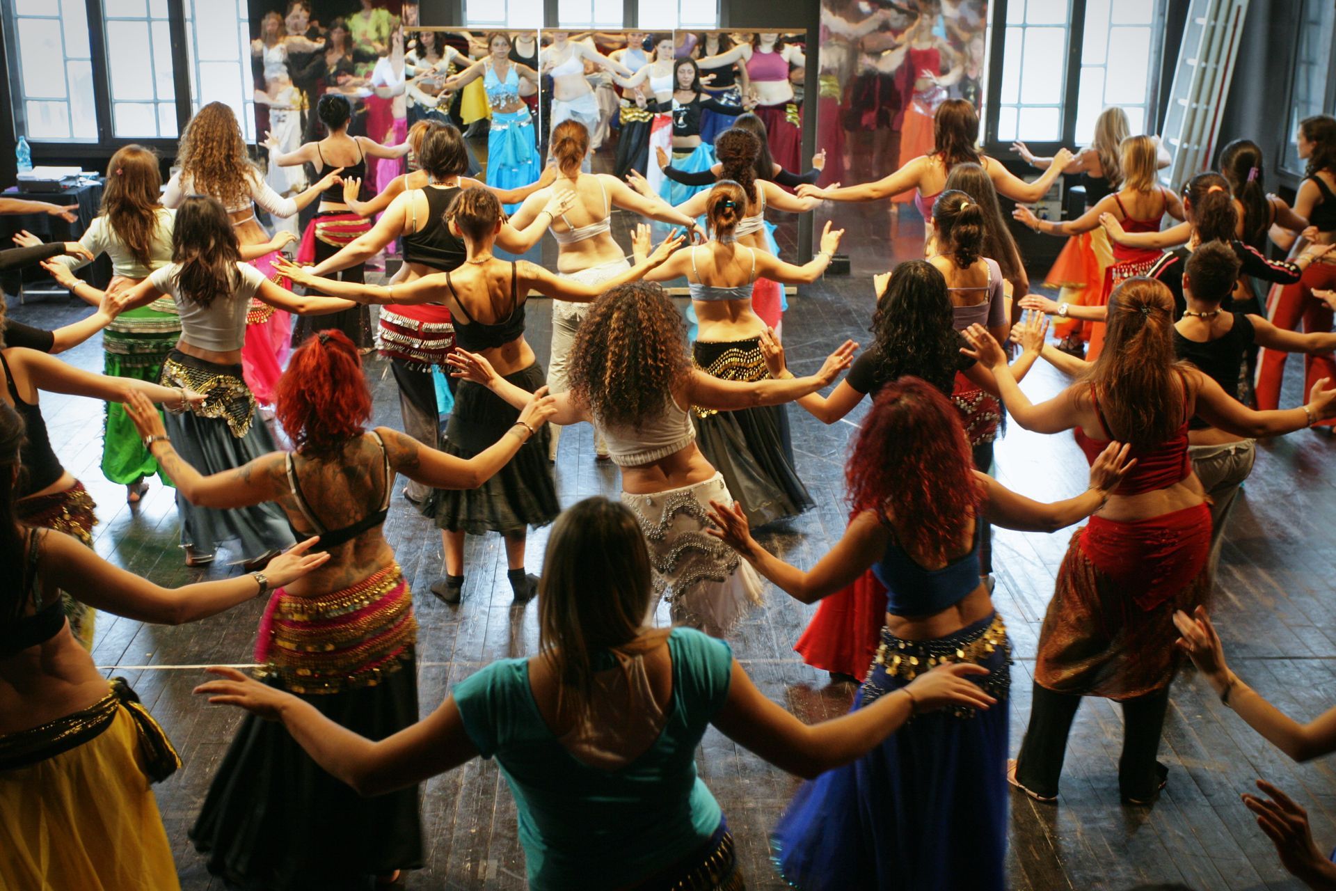 Choreographed themed dance parties perfect for hen parties, birthday parties, learn a fun dance routine for your hen party UK